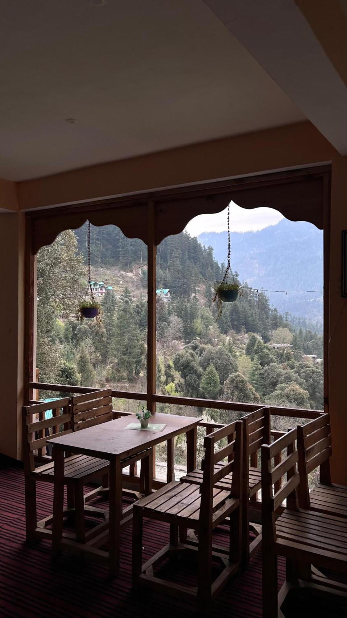 Mozo Inn&Cafe Jibhi Banjār Kültér fotó