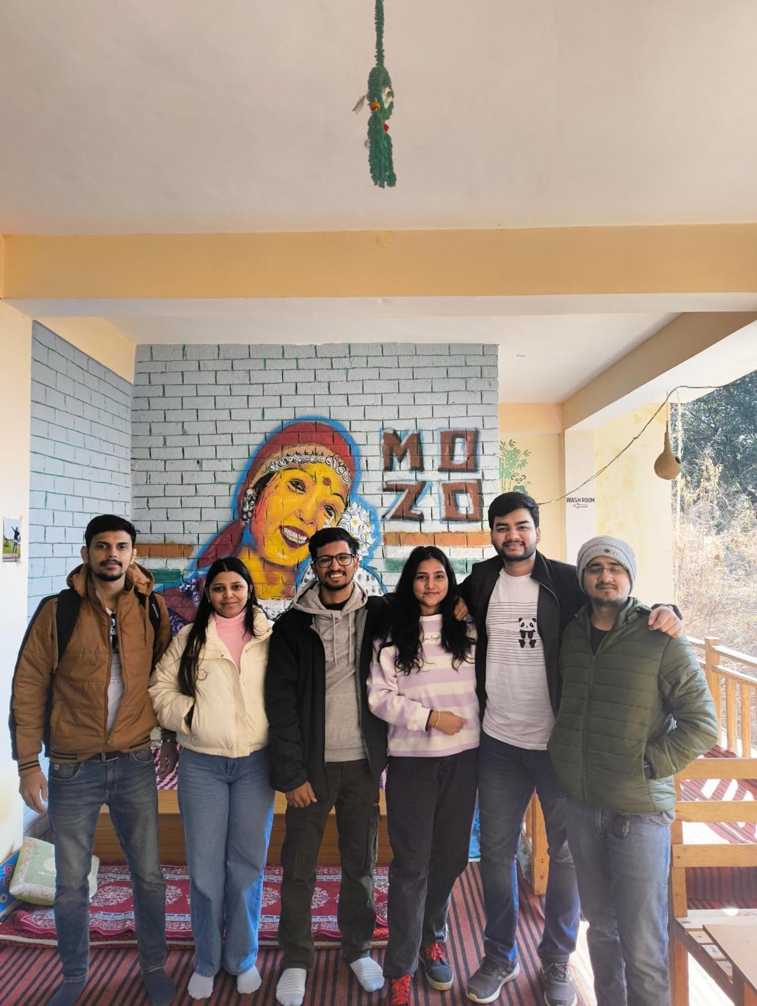 Mozo Inn&Cafe Jibhi Banjār Kültér fotó